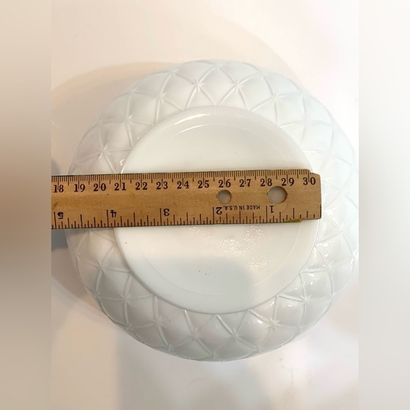 Milk Glass Serving Bowl Vegetable Quilted Star 7.5” Scalloped Edge Pattern VTG - Picture 7 of 7